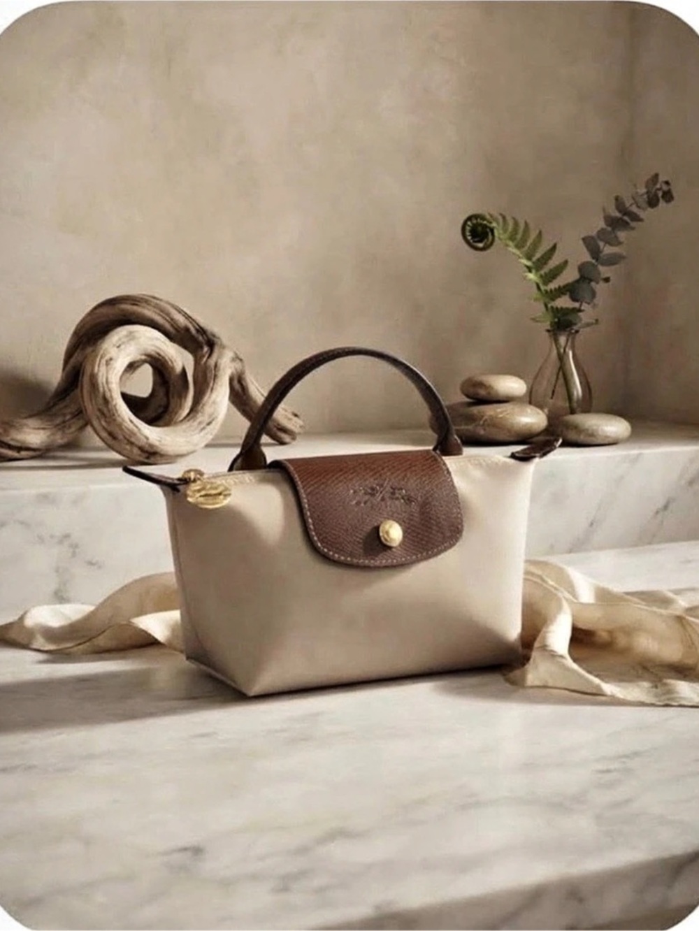 Longchamp Original Pouch with Handle Shoulder Bag in beige/off white